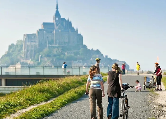 Les Colombes De La Baie Du Mont Saint-michel