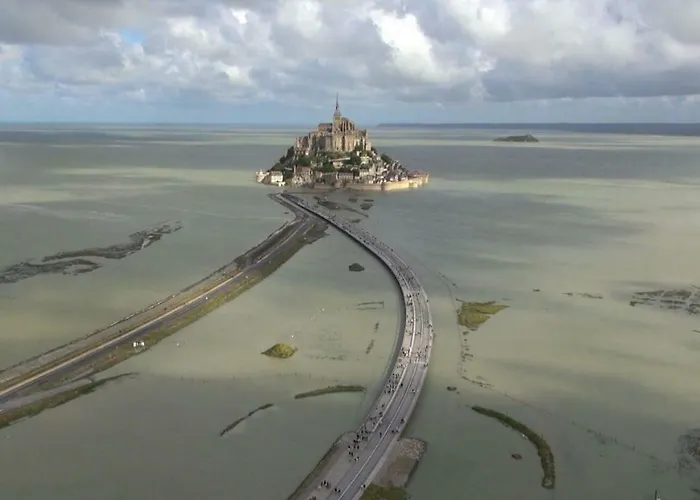 Bed & Breakfast Les Colombes De La Baie Du Mont Saint-michel 4*