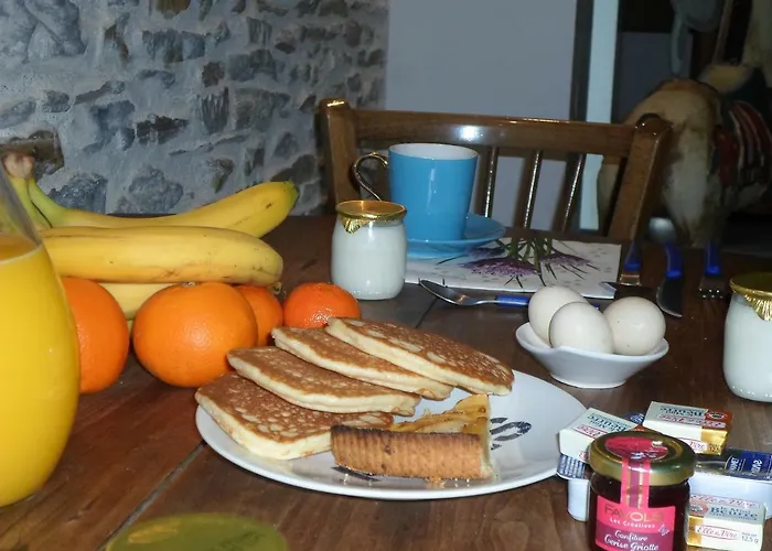 Les Colombes De La Baie Du Mont Saint-michel