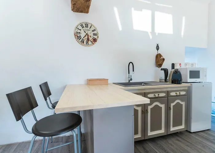 Les Colombes De La Baie Du Mont Saint-michel